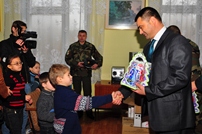 Ministrul Apărării a oferit daruri copiilor din Cahul