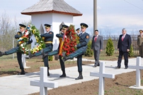 Miniştrii Apărării ai Republicii Moldova şi României au depus coroane de flori la Cimitirul eroilor români din Călăraşi