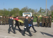 Militarii onorează Tricolorul