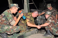 Militarii Armatei Naţionale acordă ajutor sinistraţilor din Opaci