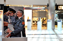 Expoziţie de fotografii militare la Shopping MallDova