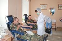 Militarii Armatei Naţionale donează sânge pentru victimele de la “Colectiv”