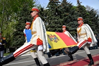 National Army Honors the State Flag 