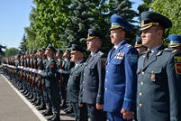Militarii participanţi la înlăturarea consecinţelor ninsorilor din aprilie  decoraţi cu diplome