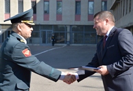 Militarii participanţi la înlăturarea consecinţelor ninsorilor din aprilie  decoraţi cu diplome