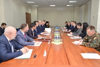 Parlamentari români la Ministerul Apărării