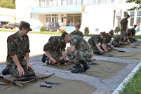 Tinerii admişi în Academia „Alexandru cel Bun”, iniţiaţi în arta militară