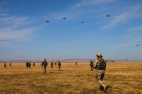 Militarii din Forţele Speciale ale Armatei Naţionale se instruiesc în România