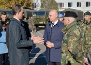 Apartamentele de serviciu pentru militari, inspectate de Prim Ministrul Pavel Filip și Ministrul Apărării Eugen Sturza