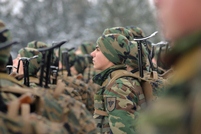 Aproximativ 200 de soldaţi din Brigada „Dacia” vor să devină militari profesionişti