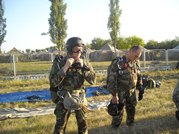 Militarii moldoveni efectuează salturi şi trageri de antrenament la “Sea Breeze 2011”