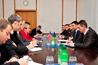 Defense Minister Meets With the US Deputy Secretary of State