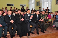 Minister of Defense Offers Gifts to Cahul Children