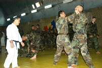 Militarii Armatei Naţionale instruiţi de Morio Higaonna