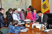 Children Visit Ministry of Defense