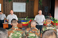 Absolvenţii Academiei Militare au suplinit funcţiile vacante în unităţile armatei 