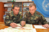 Topografii militari antrenaţi în exerciţii de comandament şi stat major