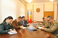 Oficial român decorat de Ministrul Apărării