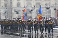 Militarii Armatei Naţionale - la parada  militară de la Bucureşti