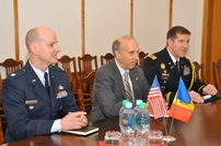 Ministrul Apărării a discutat cu Ambasadorul SUA în Republica Moldova