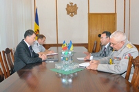 Minister of Defense Anatol Salaru Meets with Ambassador of Ukraine, His Excellency Ivan Gnatisin
