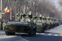 Militarii Armatei Naţionale au defilat în Piaţa Arcul de Triumf din Bucureşti