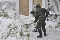 Armata Naţională intervine  în zonele afectate de ninsori