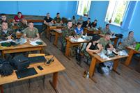 Subofiţerii din Armata Naţională învaţă să acorde primul ajutor pe câmpul de luptă