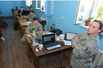 Subofiţerii din Armata Naţională învaţă să acorde primul ajutor pe câmpul de luptă