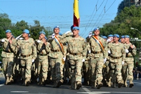 Pacificatorii Armatei Naţionale la parada de la Kiev