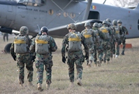 Salturi cu paraşuta la Centrele militare de instruire ale Armatei Naționale