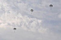 Salturi cu paraşuta la Centrele militare de instruire ale Armatei Naționale