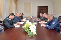 Ministrul Apărării, în dialog cu Ambasadorul Federaţiei Ruse în Republica Moldova