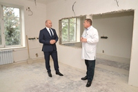 The Minister of Defense, visiting the Central Military Hospital
