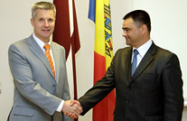 Moldovan Minister of Defense meets with his Latvian counterpart