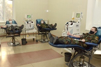 Armata Naţională donează voluntar sânge şi plasmă pentru tratamentul anti-Covid