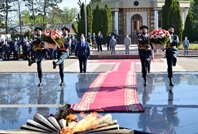 National Army Service Members Commemorate the Soldiers Who Died in World War II