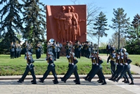 National Army Service Members Commemorate the Soldiers Who Died in World War II