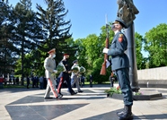 National Army Service Members Commemorate the Soldiers Who Died in World War II