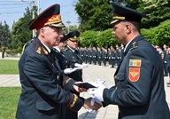 Absolvenţii Academiei Militare şi-au primit diplomele de licenţă şi gradul de locotenent