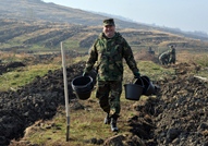 Militarii Armatei Naționale participă la Campania națională de înverzire a plaiului