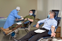 On the eve of winter holidays, the soldiers of the National Army donate blood and plasma