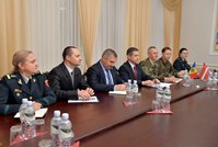 Minister of Defense, in dialogue with the Ambassador of Latvia