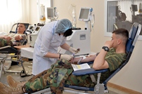 Militarii Armatei Naționale donează sânge în contextul Zilei mondiale a donatorului de sânge
