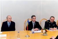 Ministrul Apărării Anatolie Nosatîi, în dialog cu Cancelarul Guvernului lituanian, la Vilnius