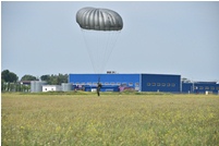 Parachute jumps in Balti