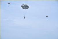 Parachute jumps in Balti